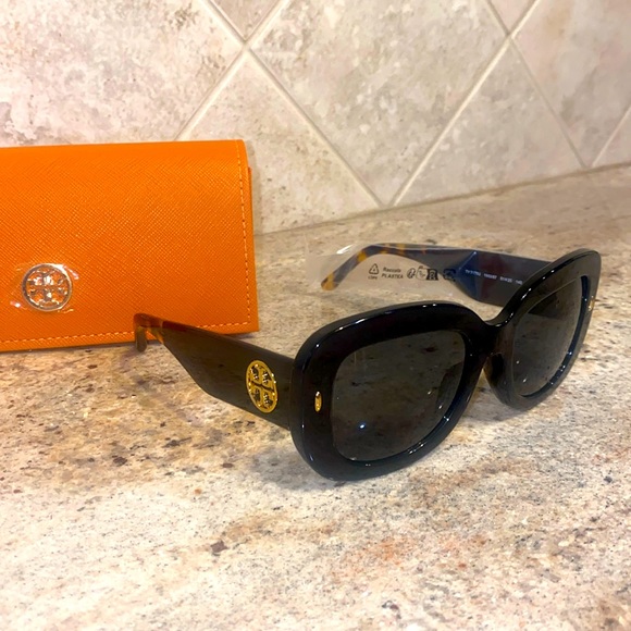 TORY BURCH NEW SUNGLASSES, CASE AND POUCH - Picture 11 of 16